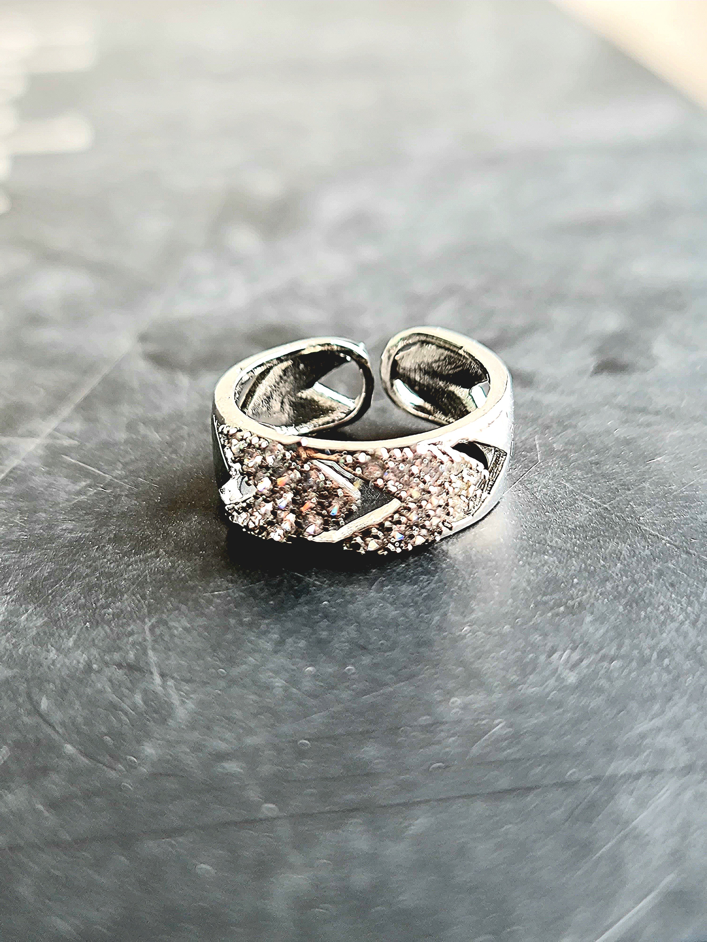 Sparkling Criss Cross Adjustable Band