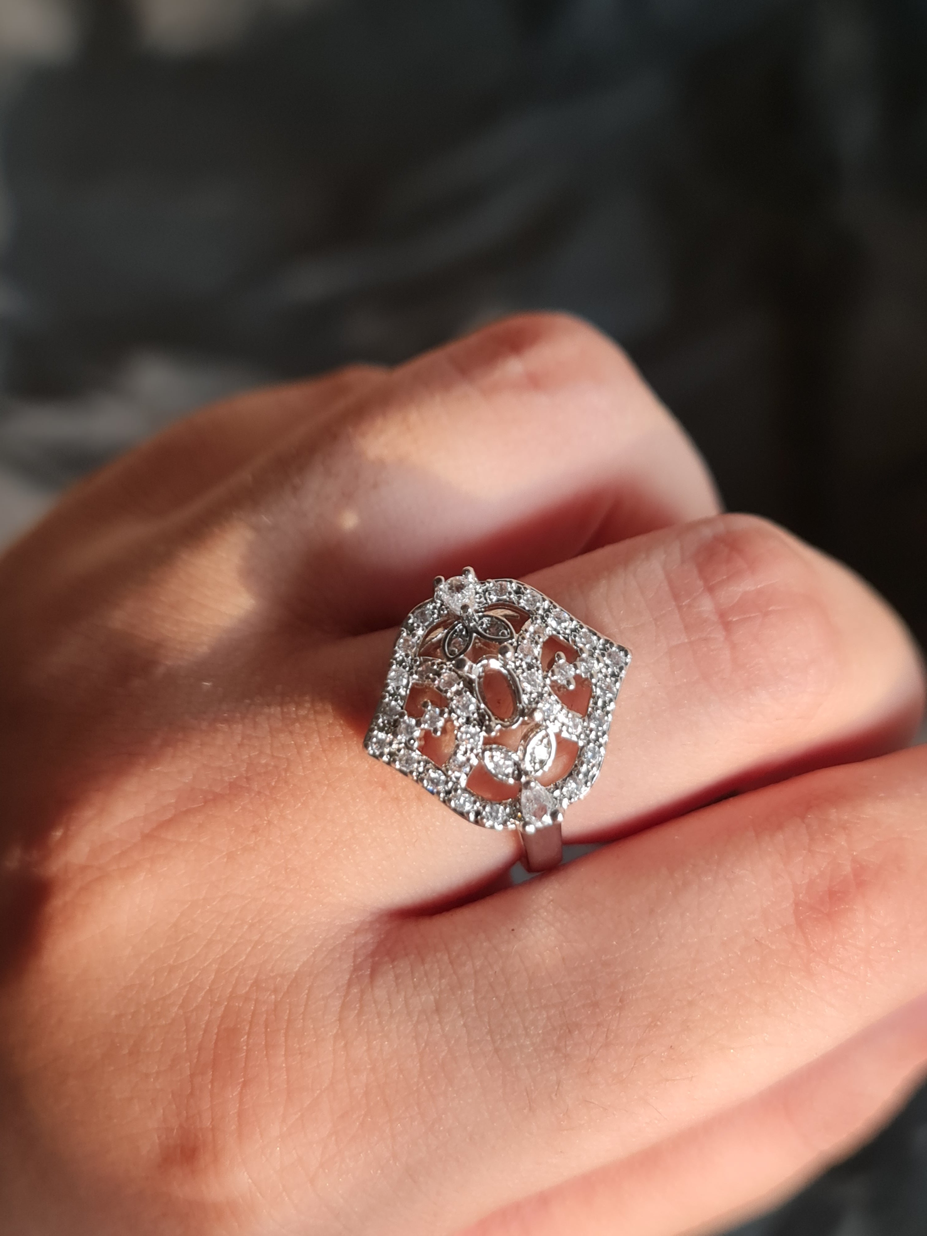 Elegant Filigree Zircon Statement Ring