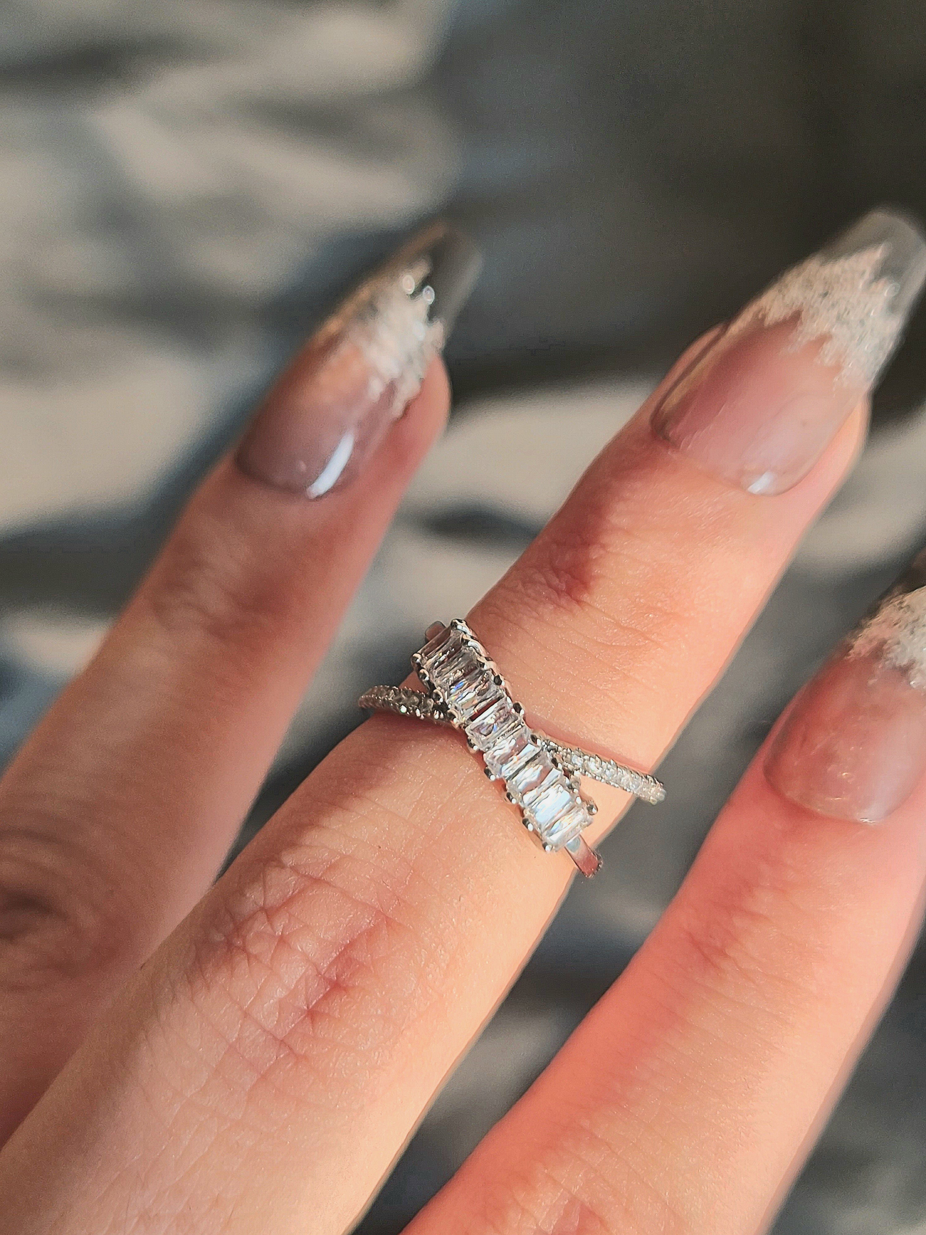 Dazzling Crossover Zircon Midi Ring