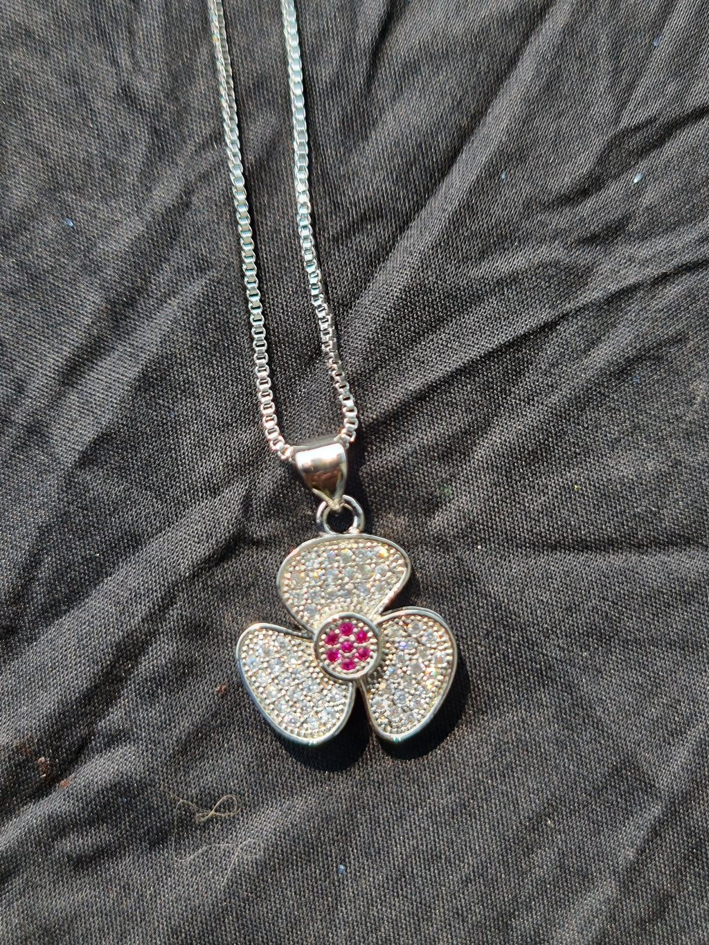 Clover Leaf Ring Pendant Necklace