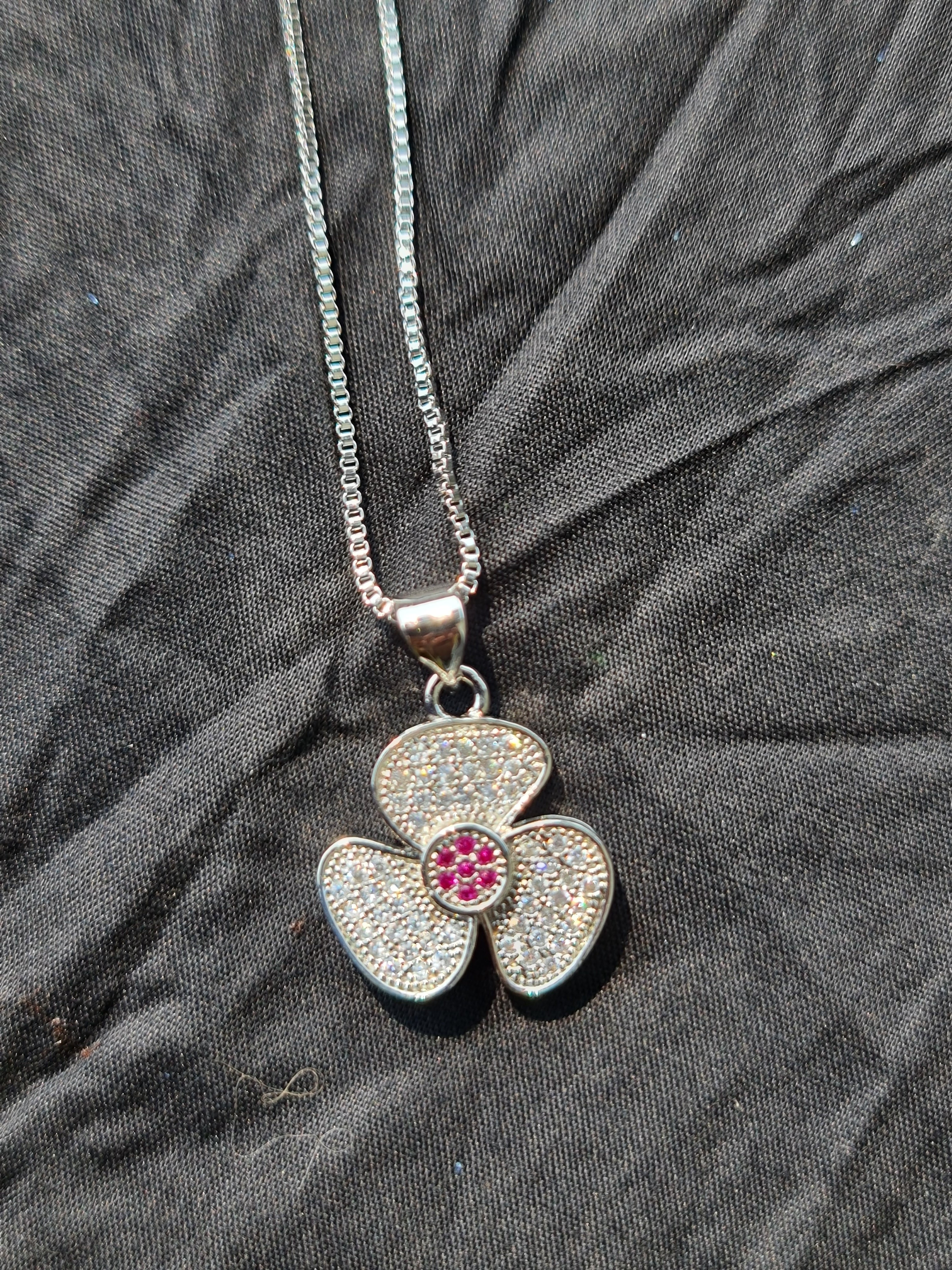 Clover Leaf Ring Pendant Necklace